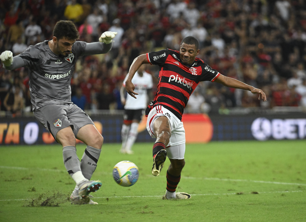 Flamengo x São Paulo - De la Cruz e Rafael — Foto: André Durão