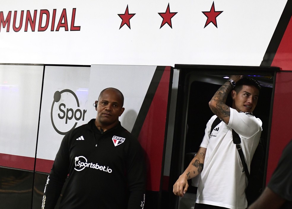 James Rodriguez chega ao Morumbi para São Paulo x Grêmio — Foto: Marcos Ribolli