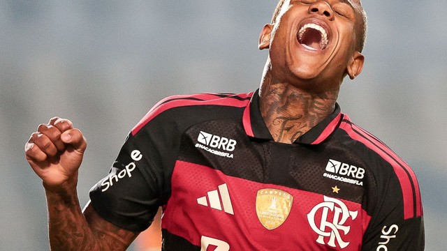 Wallace Yan comemora o gol do Flamengo contra o Lousanne