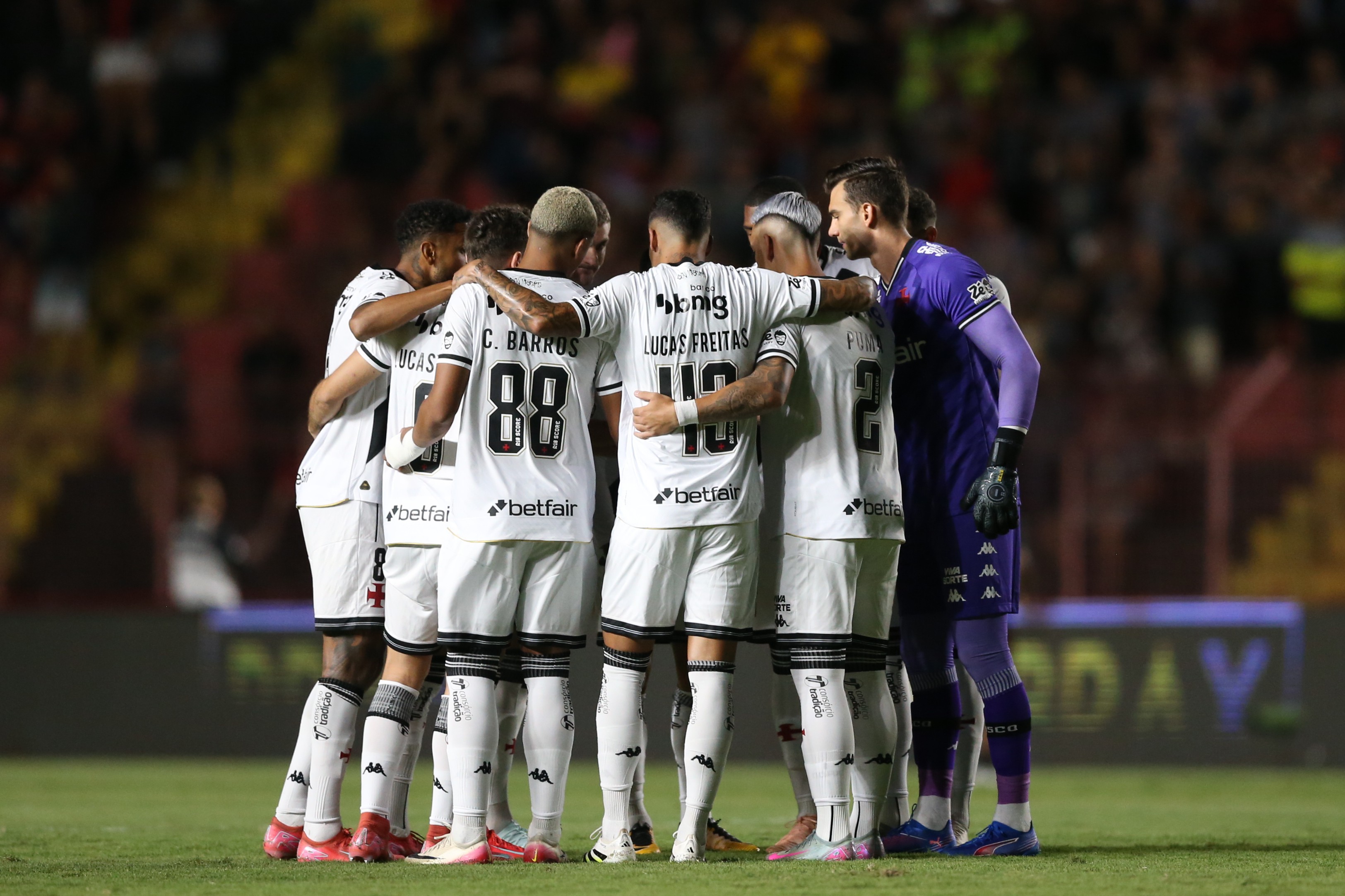 VC Escala: com caras novas, como Diniz deve montar o Vasco na Copa do Brasil?
