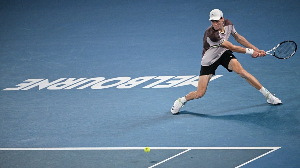 Sinner vence Medvedev de virada e conquista o Australian Open