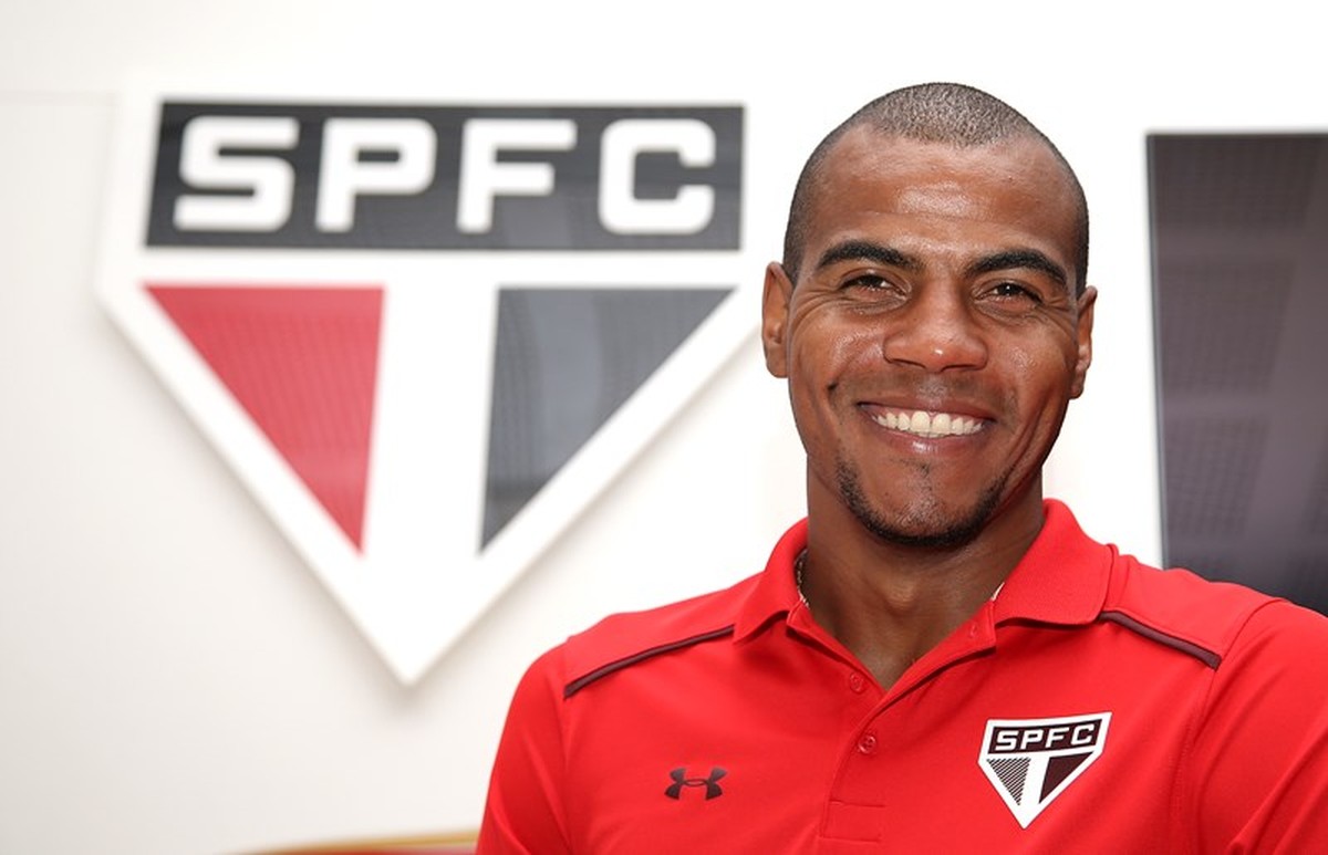 Régis volta a trabalhar no São Paulo após ter sido afastado por ...