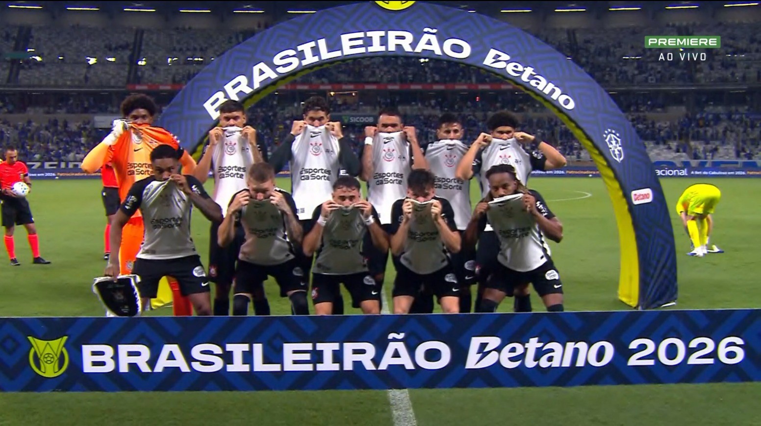 Corinthians Realiza Ato em Defesa do Combate ao Racismo Antes da Partida: 