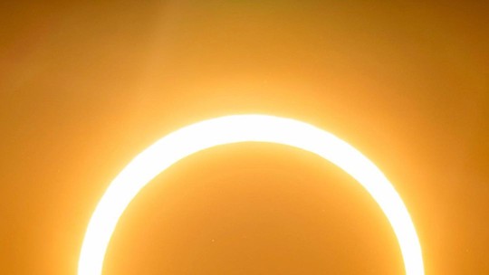 Eclipse solar: Italo Ferreira compartilha vídeo com bastidores da "foto do ano"