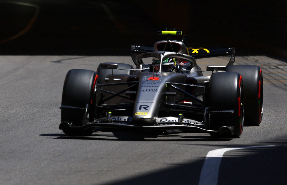 Gabriel Bortoleto no terceiro treino livre para o GP de Mônaco — Foto: Yves Herman/Reuters