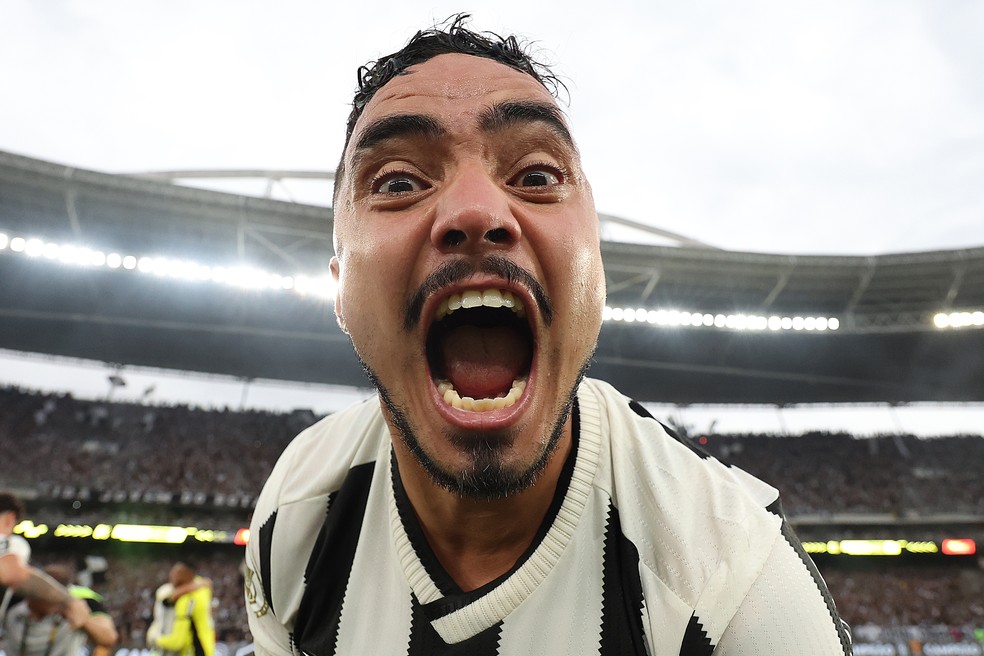 Ex-Botafogo, Rafael opina sobre saídas