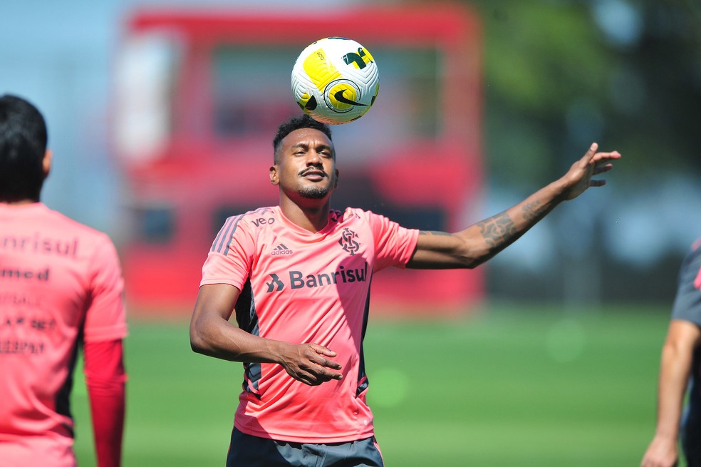 Edenilson em treino do Inter — Foto: Ricardo Duarte/Divulgação Inter