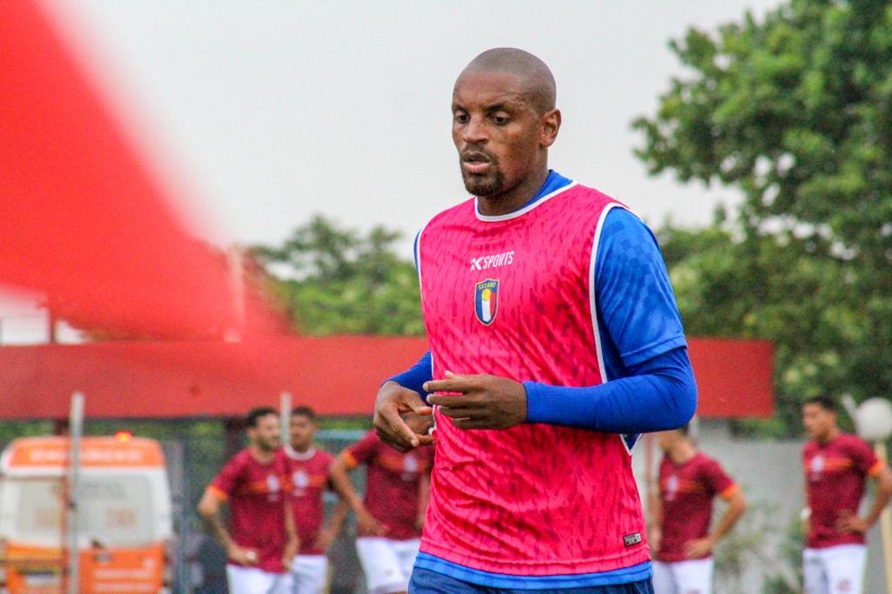 Cleber vai assumir cargo na direção do Suzano, mas pretende seguir atuando — Foto: Guilherme Borges/ge