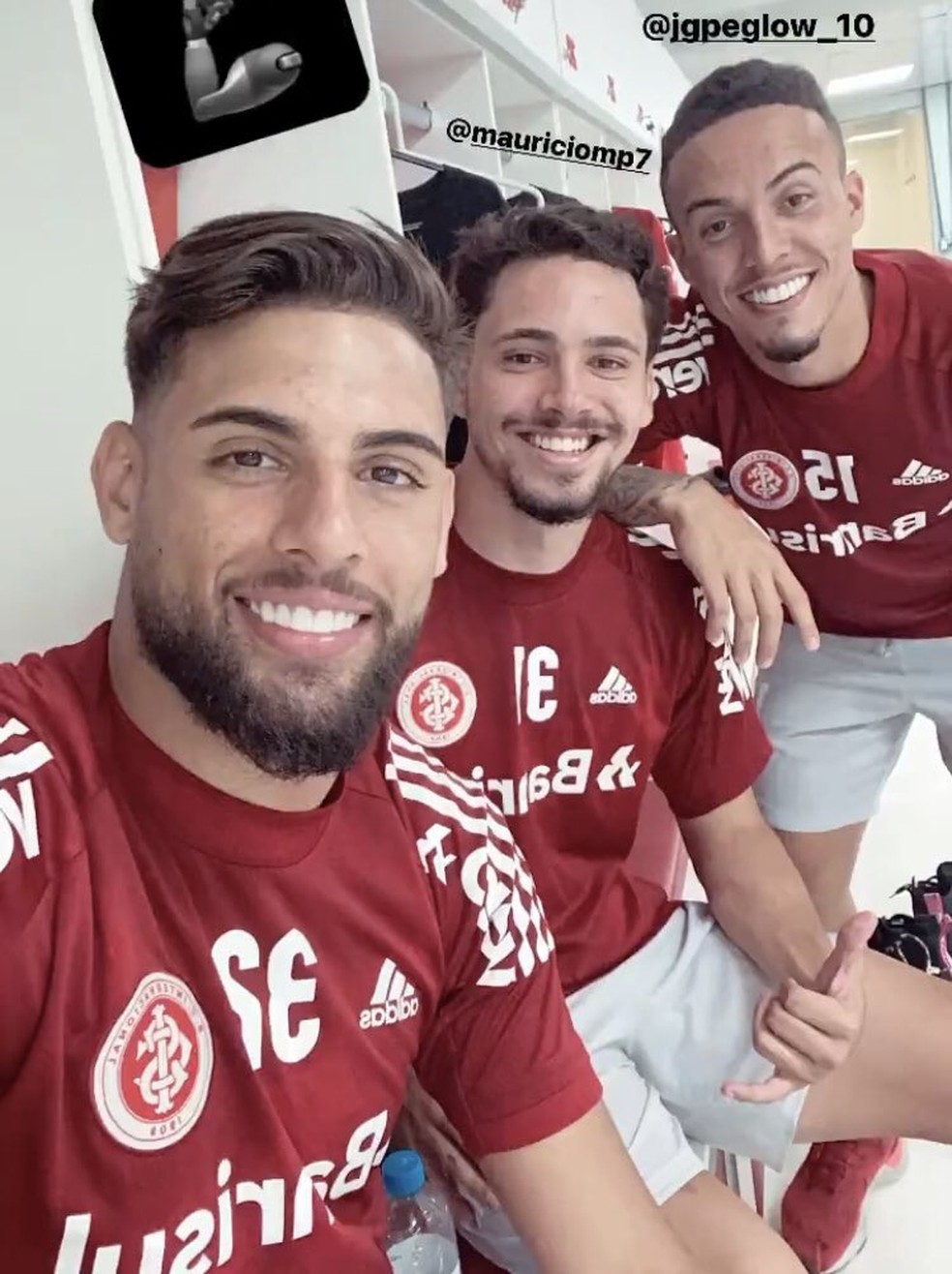 Yuri Alberto e Maurício no vestiário do Inter — Foto: Reprodução/ Instagram
