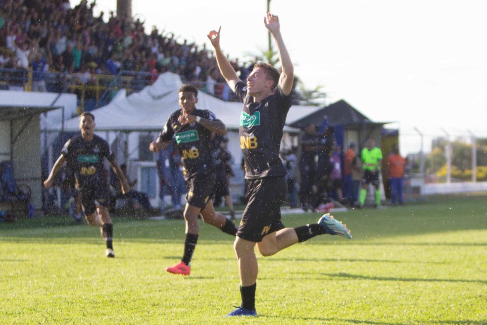 Kauan Silva faz dois gols em vitória do São Carlos contra Imperatriz-MA na Copinha 2025 — Foto: Lourival Izaque