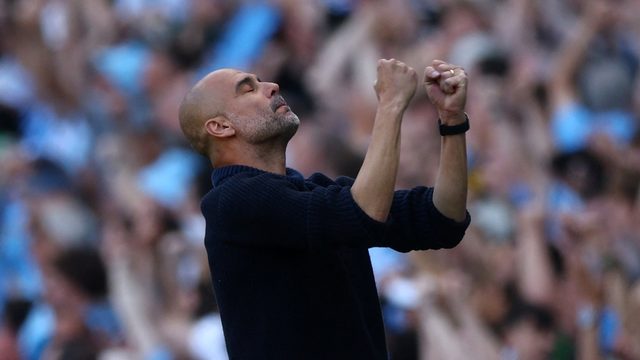 Pep Guardiola comemora gol em Manchester City x West Ham