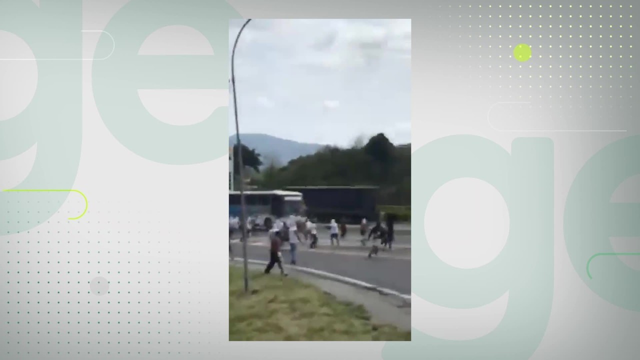 Ônibus da torcida do Athletico sofre emboscada a caminhocódigo afiliado lampionsbetSão Paulo