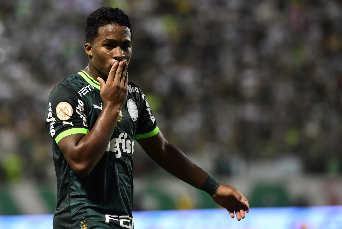 Palmeiras tem vitória com a marca de quem sabe vencer este campeonato