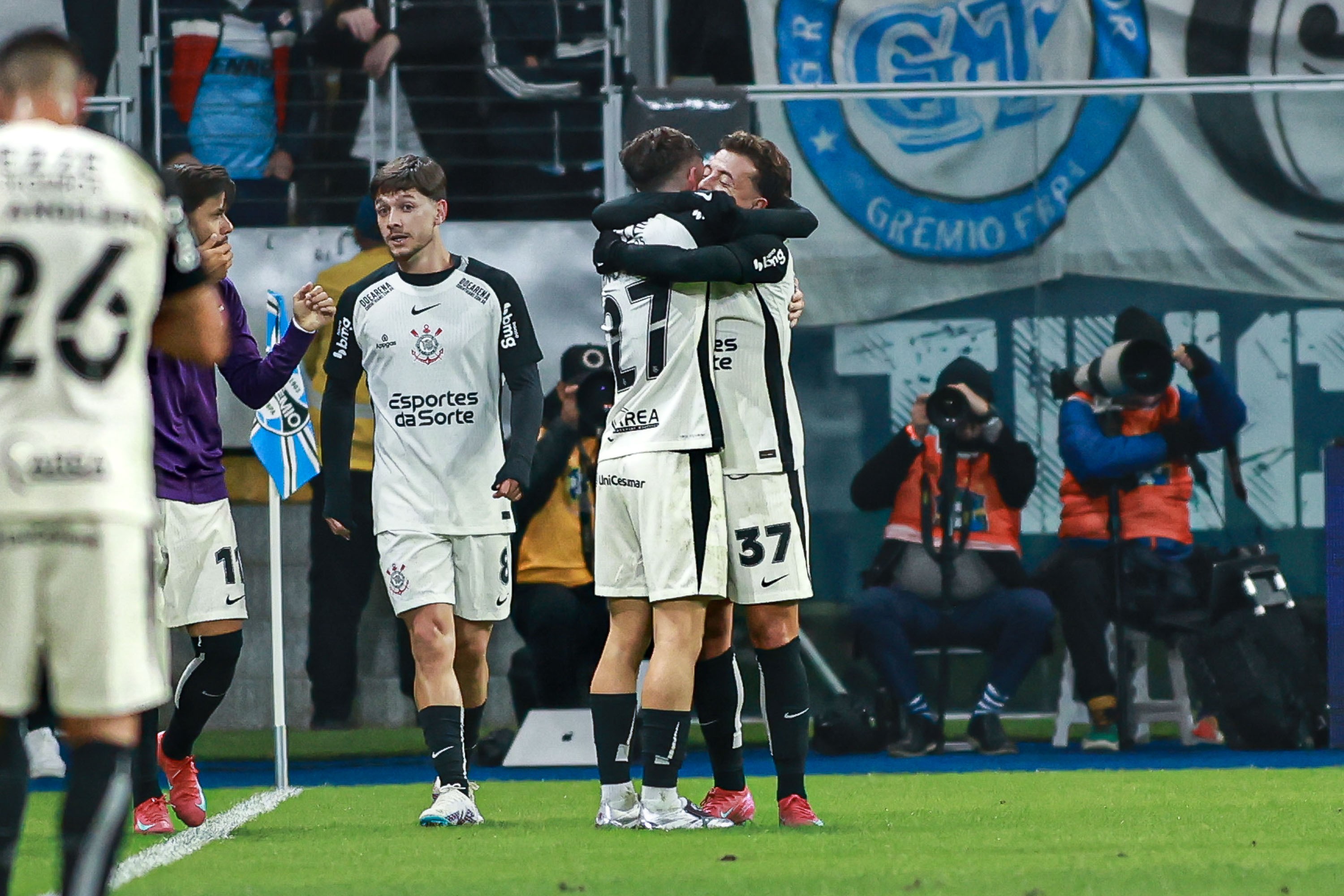 Atuações do Corinthians: Destaques no empate com o Grêmio exigem reconhecimento