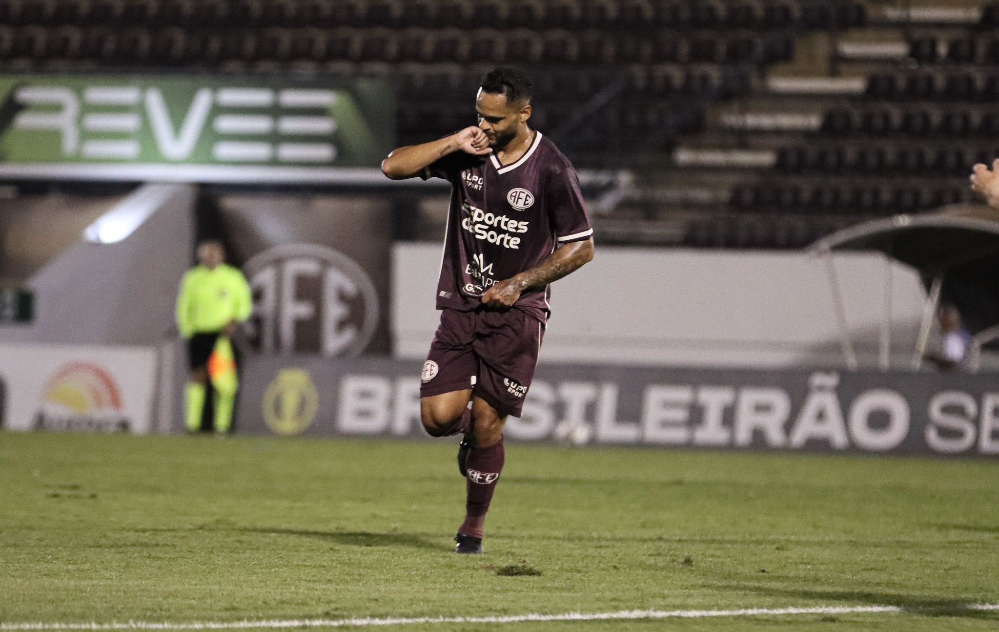 Juninho reforça identidade com a Ferroviária após gol em retorno