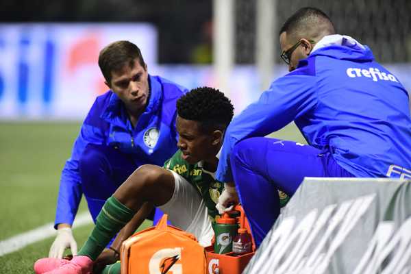 PREOCUPAÇÃO! Palmeiras enfrenta problema com Estêvão após novo entorse antes da Copa do Brasil