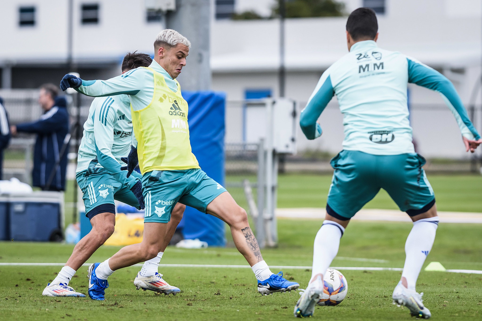 Cruzeiro encaminha empréstimo de Vitinho ao Goiás 