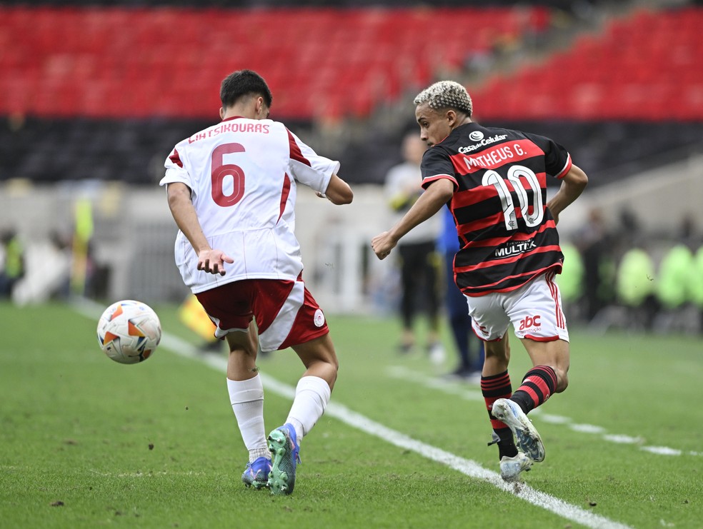 Matheus Gonçalves em Flamengo x Olympiacos — Foto: André Durão / ge