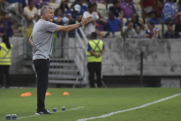 Cruzeiro usa frase viral de Autuori, e torcida entra na brincadeira