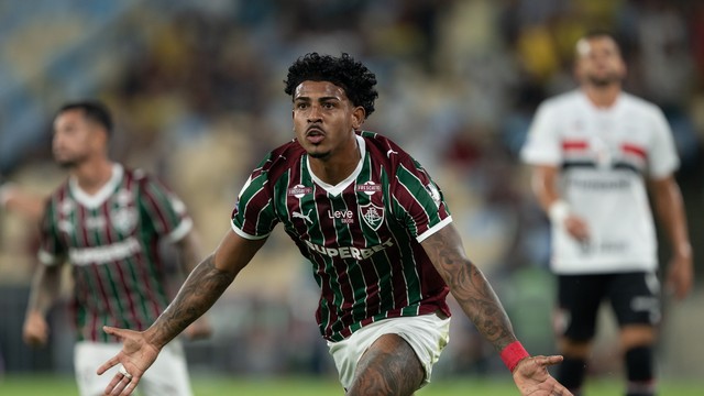Fluminense vence o São Paulo e se aproxima dos líderes do Brasileirão
