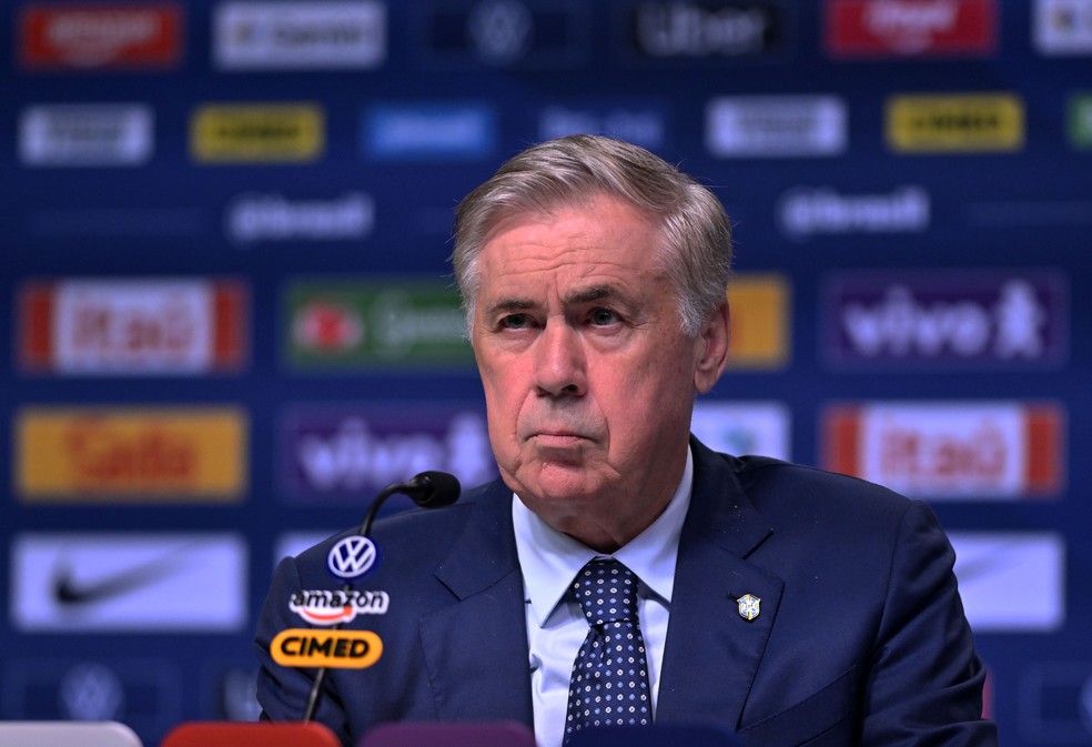 Carlo Ancelotti durante a convocação da Seleção — Foto: André Durão