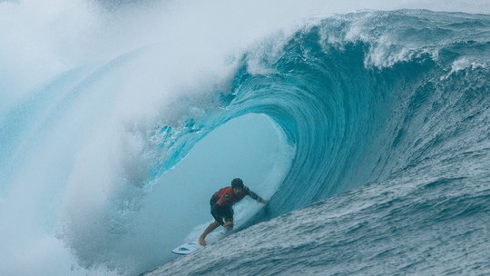 Yago e Filipinho são eliminados na estreia em Teahupoo