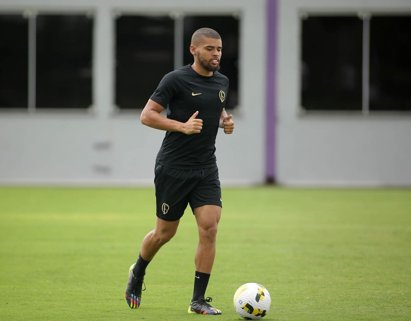 PROCESSO MILIONÁRIO: Ex-lateral do Corinthians pede pensão vitalícia por aposentadoria aos 23 anos