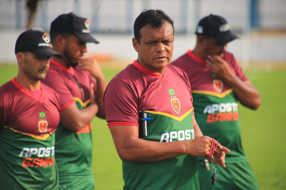 William Lima, técnico do Petrolina, não estará à beira do campo contra o Sousa — Foto: Bruno Lopes / Petrolina