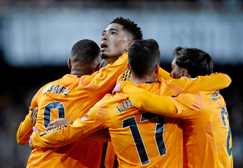 Bellingham comemora gol da virada em Valencia x Real Madrid — Foto: Pablo Morano/Reuters