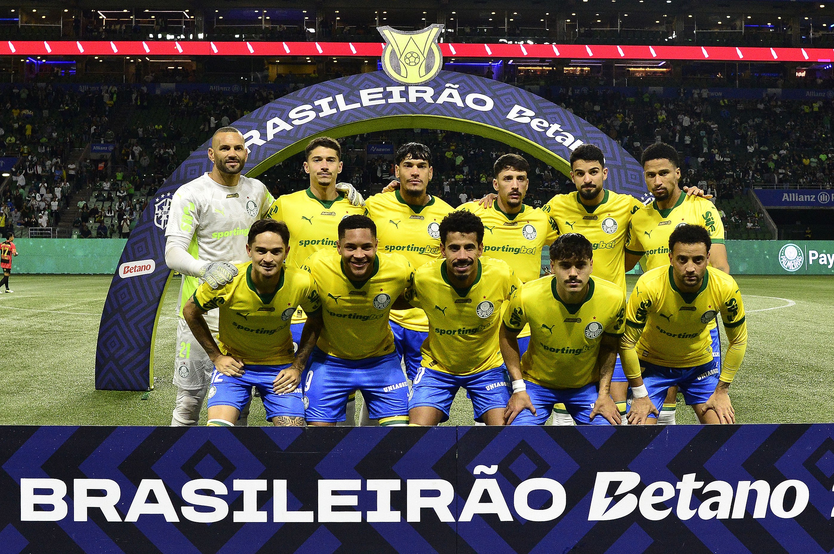 COLOU NA LIDERANÇA! Palmeiras brilha no Allianz: destaques individuais garantem goleada