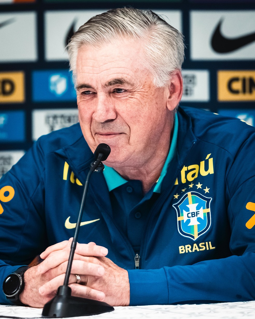 Carlo Ancelotti em entrevista coletiva em Guayaquil — Foto: Léo Sguaçabia/ Canal Wamo