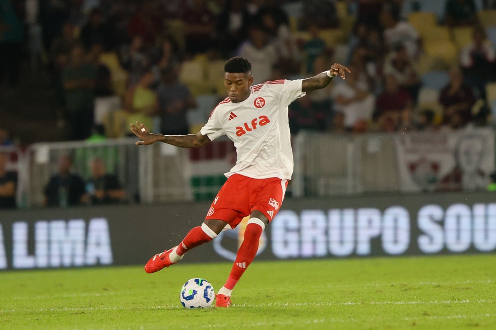 Vitão zagueiro Inter