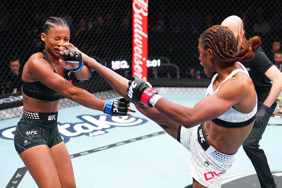 Shanelle Dyer venceu Ravena Oliveira por nocaute técnico no UFC Londres — Foto: Chris Unger/Zuffa LLC