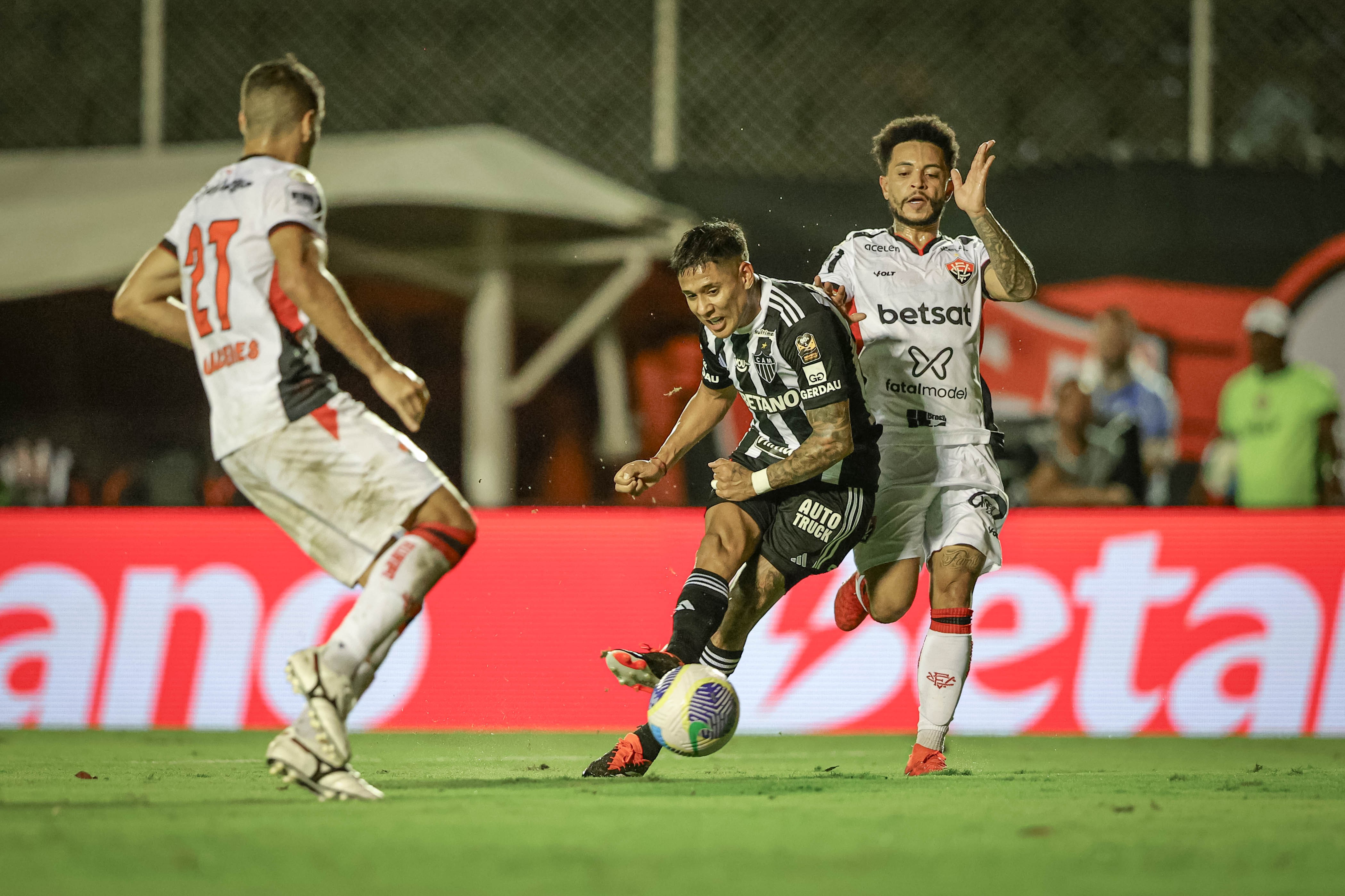 Vitória 4 x 2 Atlético-MG: assista aos gols e melhores momentos do jogo ...