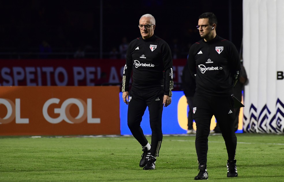 Dorival Júnior e Lucas Silvestre em São Paulo x Cuiabá — Foto: Marcos Ribolli