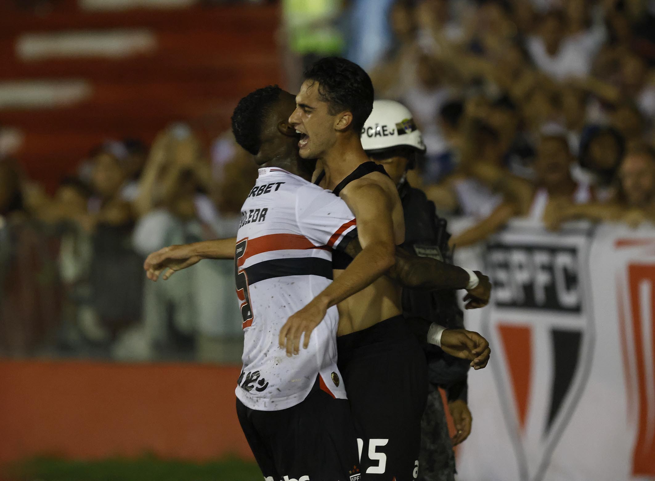 Rodriguinho se destaca no São Paulo com gols e vínculos familiares importantes