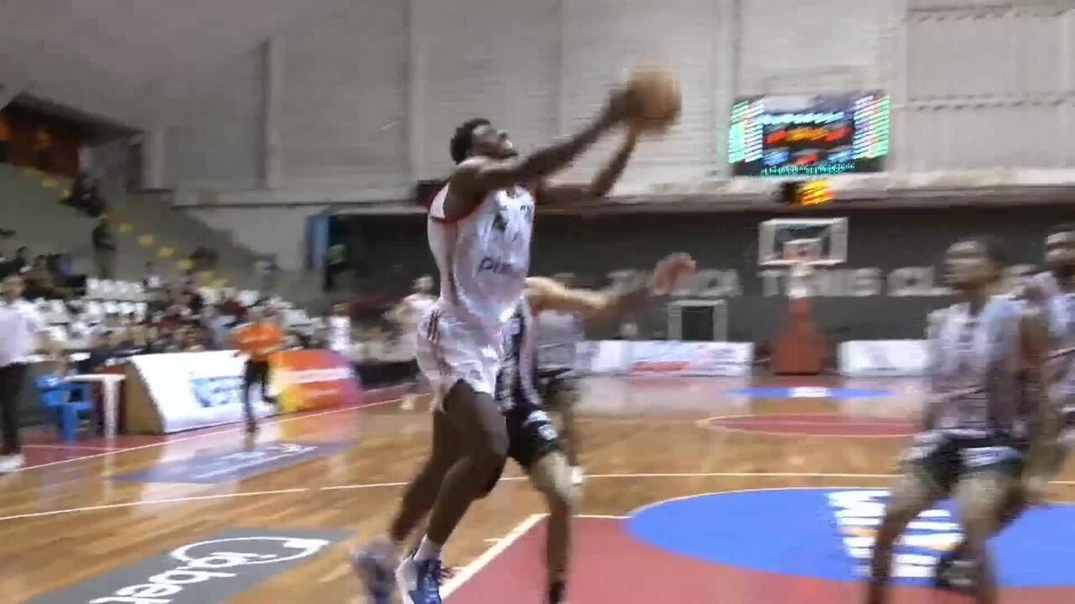 flamengo mantém vice-liderança no nbb após vitória no clássico contra botafogo.