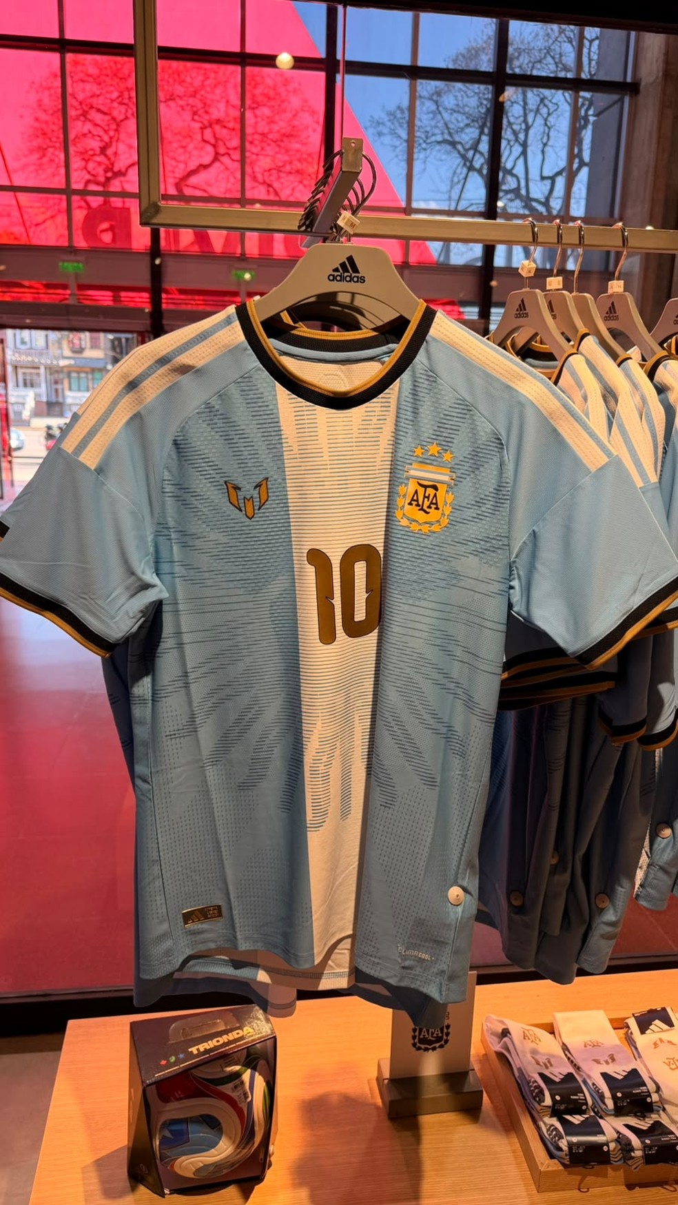 Camisa da despedida do Messi — Foto: Gustavo Garcia