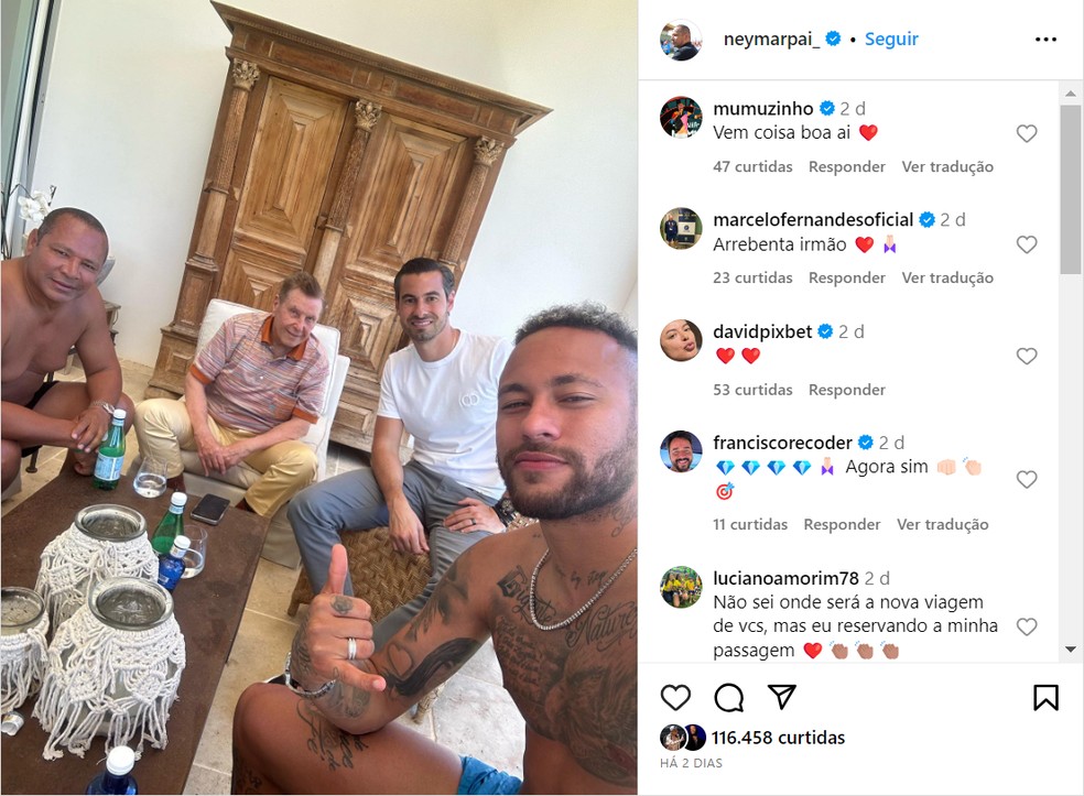 Pai de Neymar publica foto com empresário israelense Pini Zahavi, que conduziu a transferência do Barcelona ao PSG em 2017 — Foto: Reprodução/Instagram