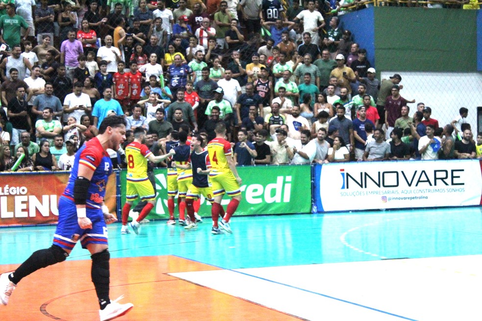 Copa TV Grande Rio de Futsal: Cabrobó vence Casa Nova no placar agregado e está na final da Divisão Especial — Foto: Diana Silva/ge Petrolina