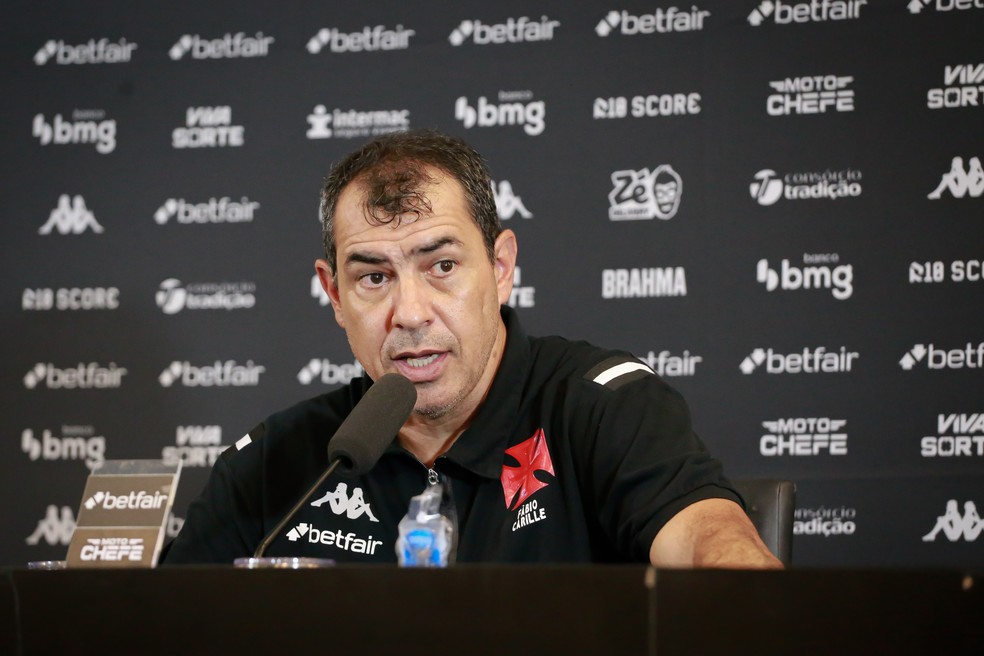 F�bio Carille, t�cnico do Vasco, em entrevista coletiva depois da derrota para o Cear� � Foto: Matheus Lima/Vasco