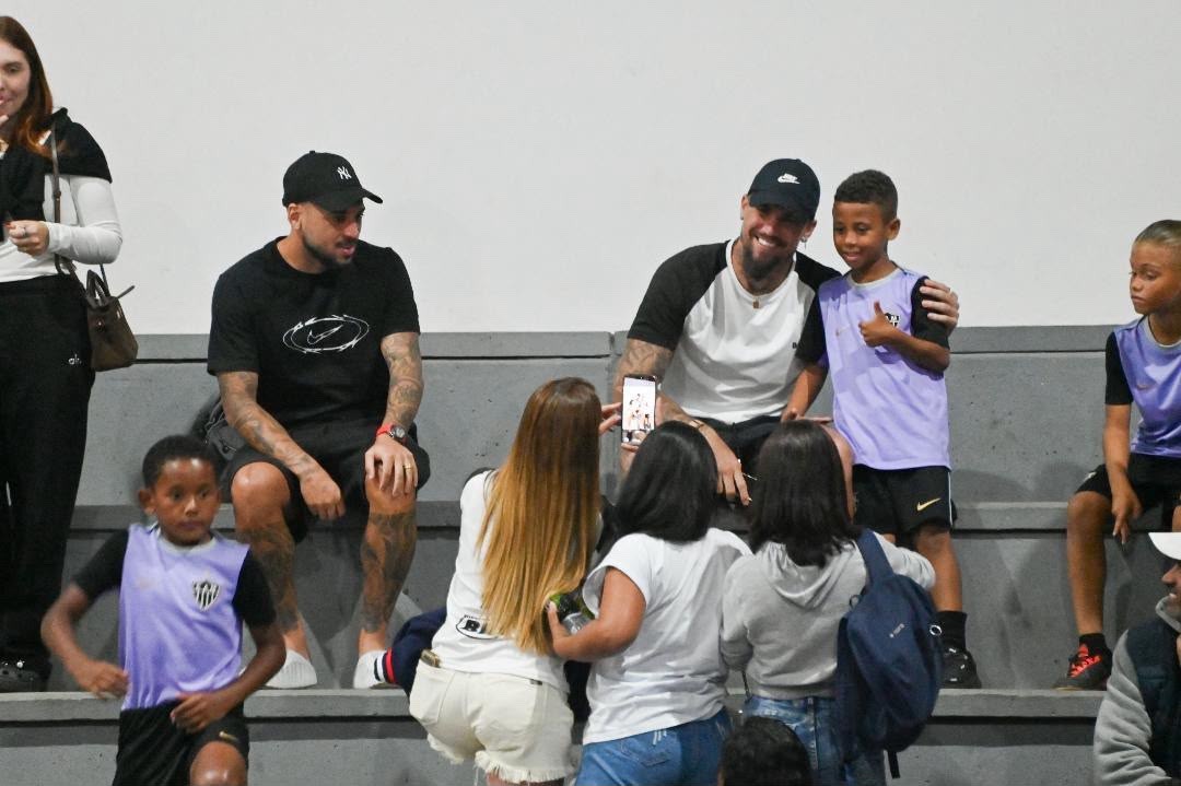 Filho de Maycon faz gol no Sub-9 do Atlético-MG sob olhares do pai e do tio Lyanco
