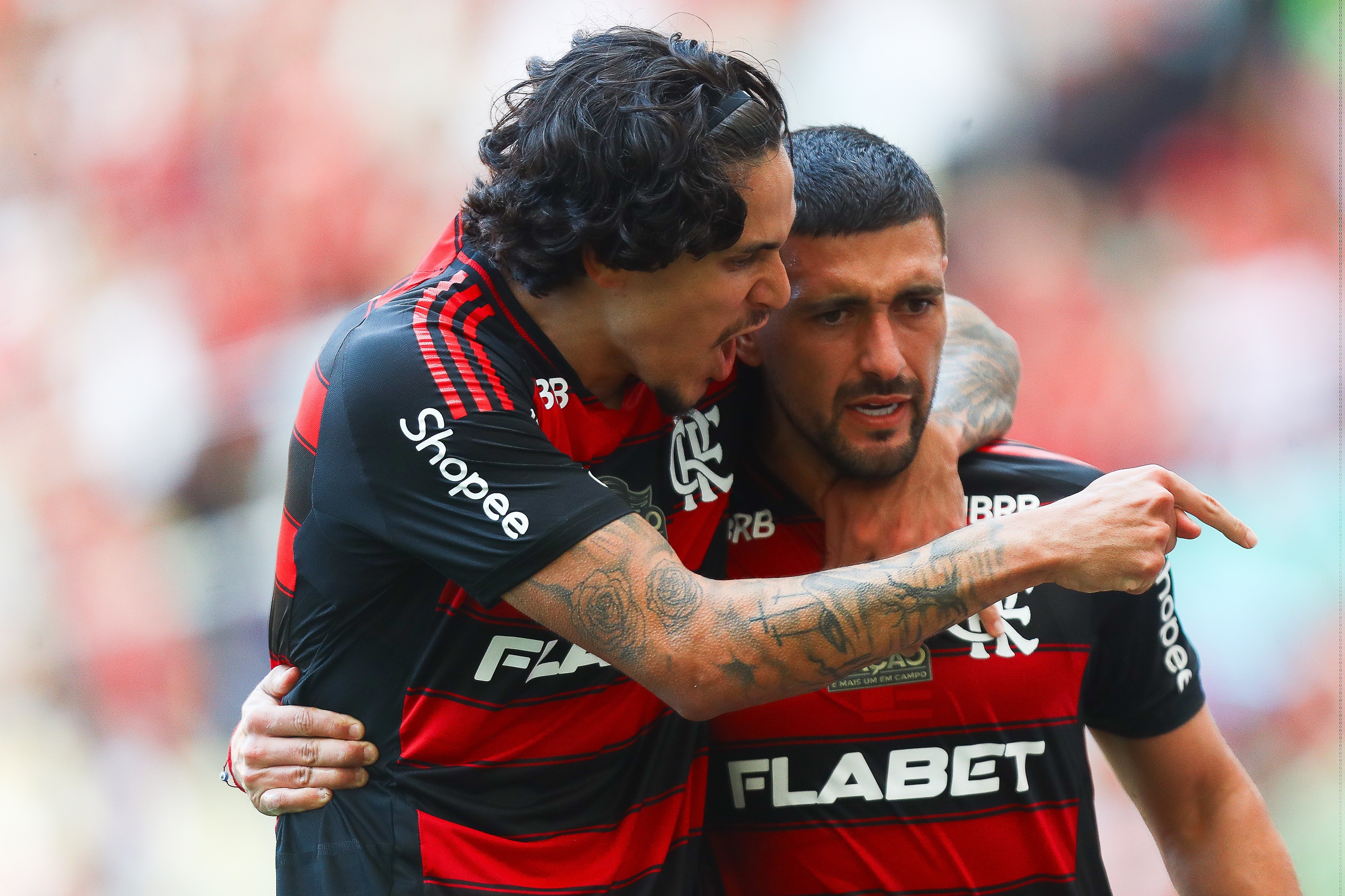 Arrascaeta e Pedro: Sinergia Ofensiva no Flamengo sob Filipe Luís