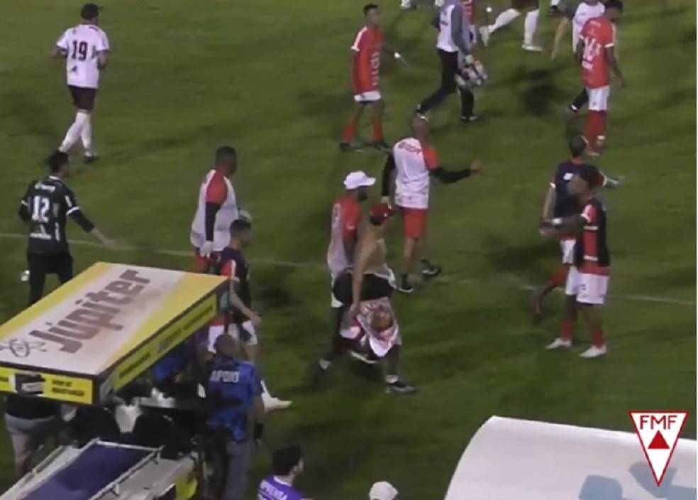 Partida terminou em confusão no último sábado  — Foto: Reprodução/FMF
