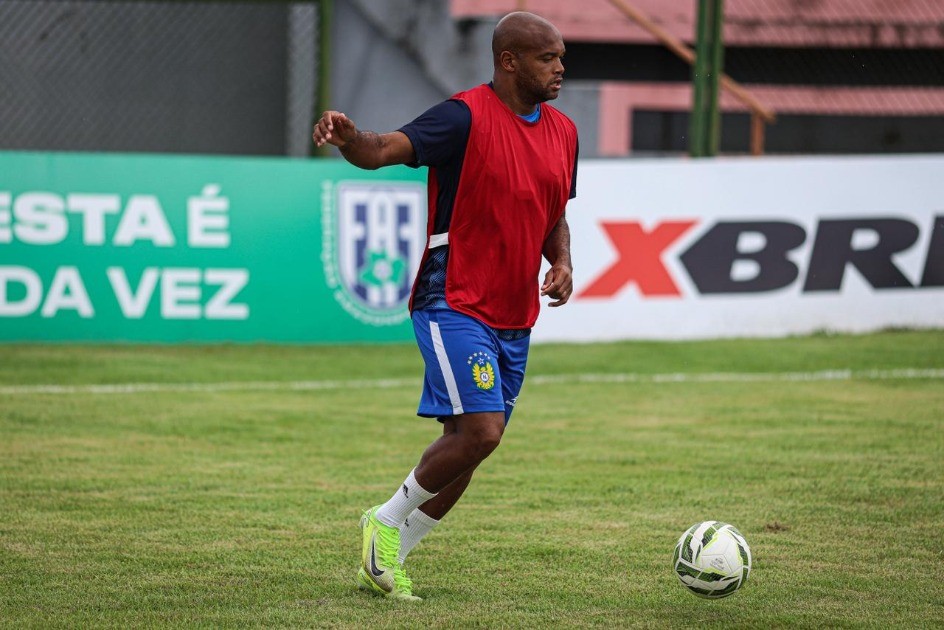 Sem renovação, ex-Vasco deixa time do AM e admite: "Queria ter jogado mais"