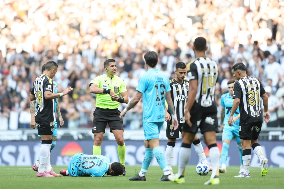 Neymar, do Santos, crítica gramado da arena do Atlético-MG: “Sintético é uma merda”