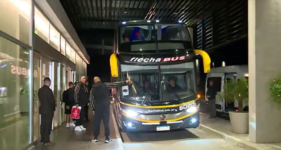 Corinthians desembarca na Argentina para enfrentar o Estudiantes — Foto: TV Globo