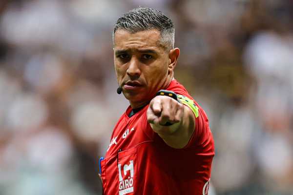 Árbitro de Atlético-MG x Cruzeiro defende desempenho: Nem Jesus agradou todos