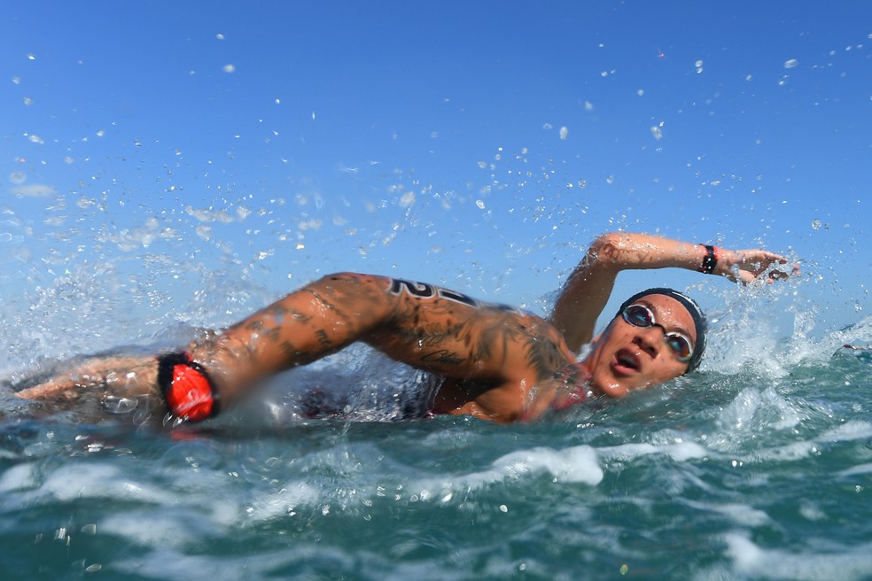Ana Marcela Cunha fatura o bronze nos 5km das águas abertas no Mundial de Esportes Aquáticos em Doha, no Catar — Foto: Quinn Rooney/Getty Images