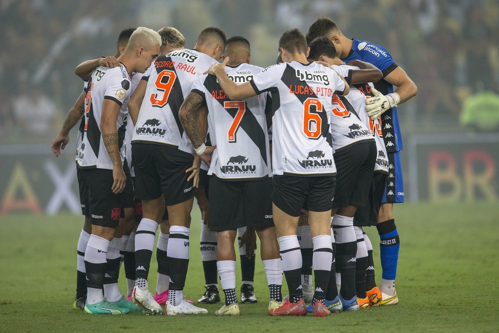Jogadores do Vasco em clássico contra o Flamengo — Foto: Daniel Ramalho/Vasco